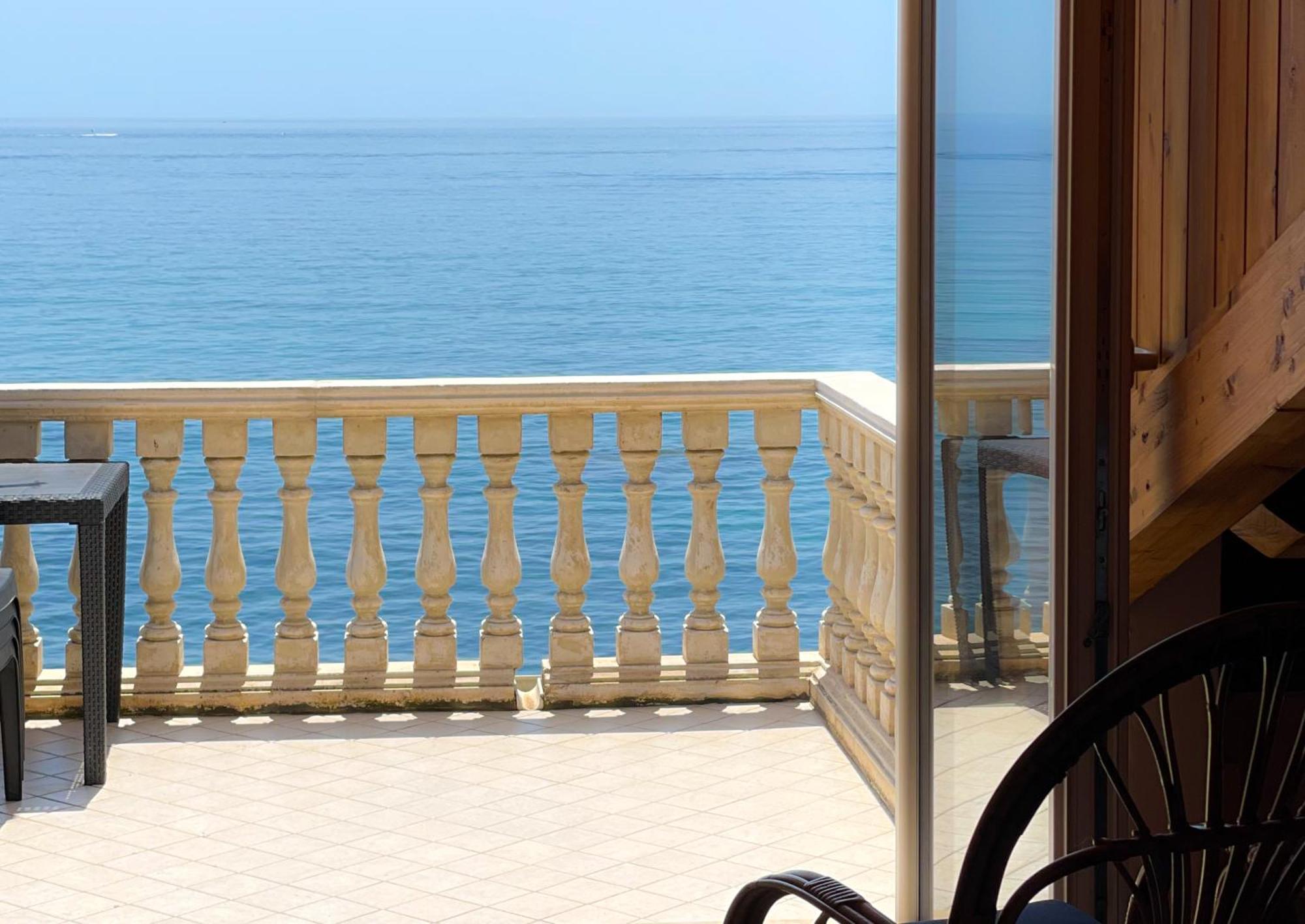 Maremare Apartments Giardini-Naxos Buitenkant foto