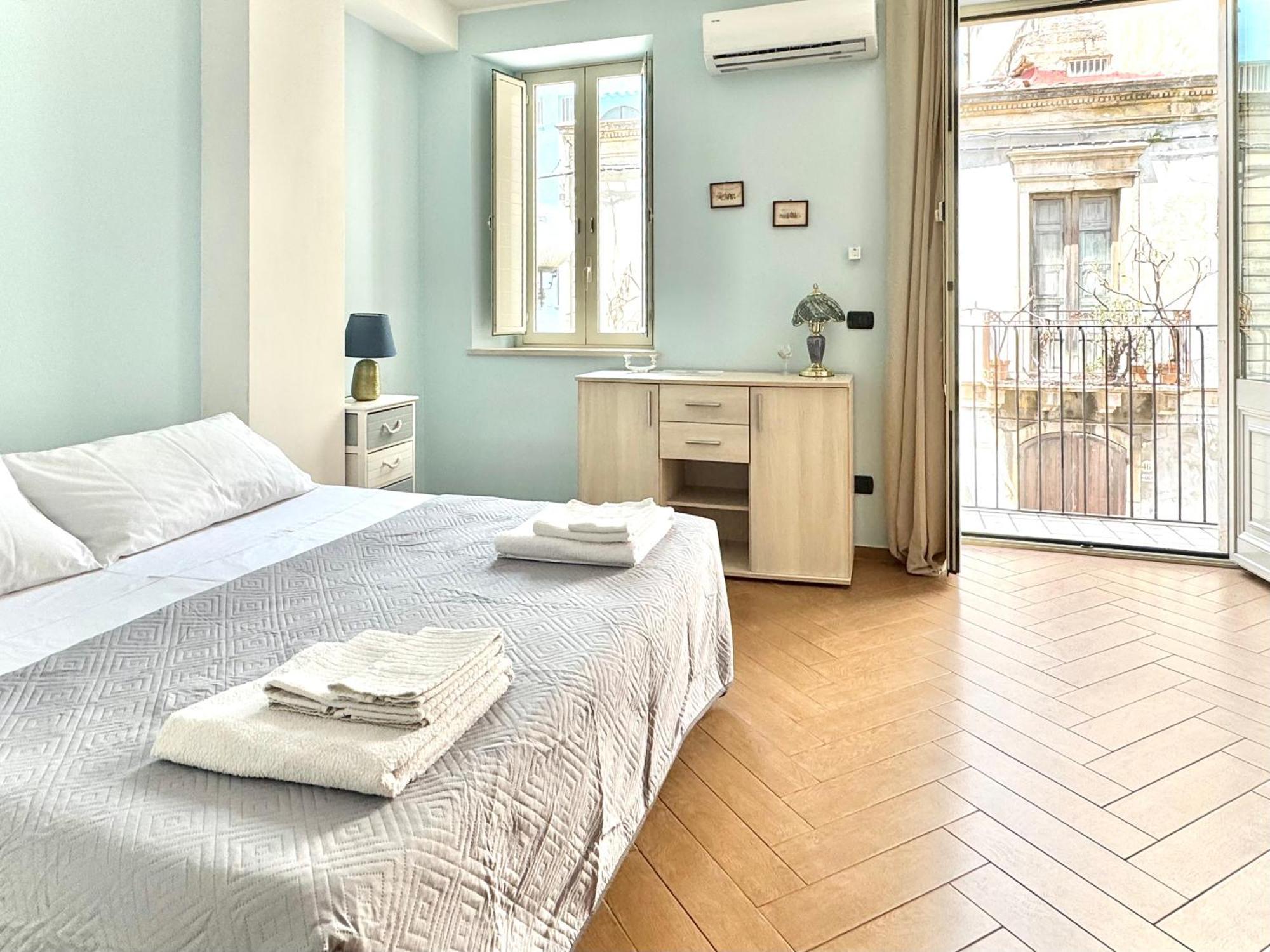 Maremare Apartments Giardini-Naxos Buitenkant foto